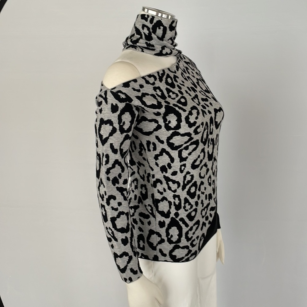 NWOT Venus Leopard Sweater Small - Picture 9 of 12